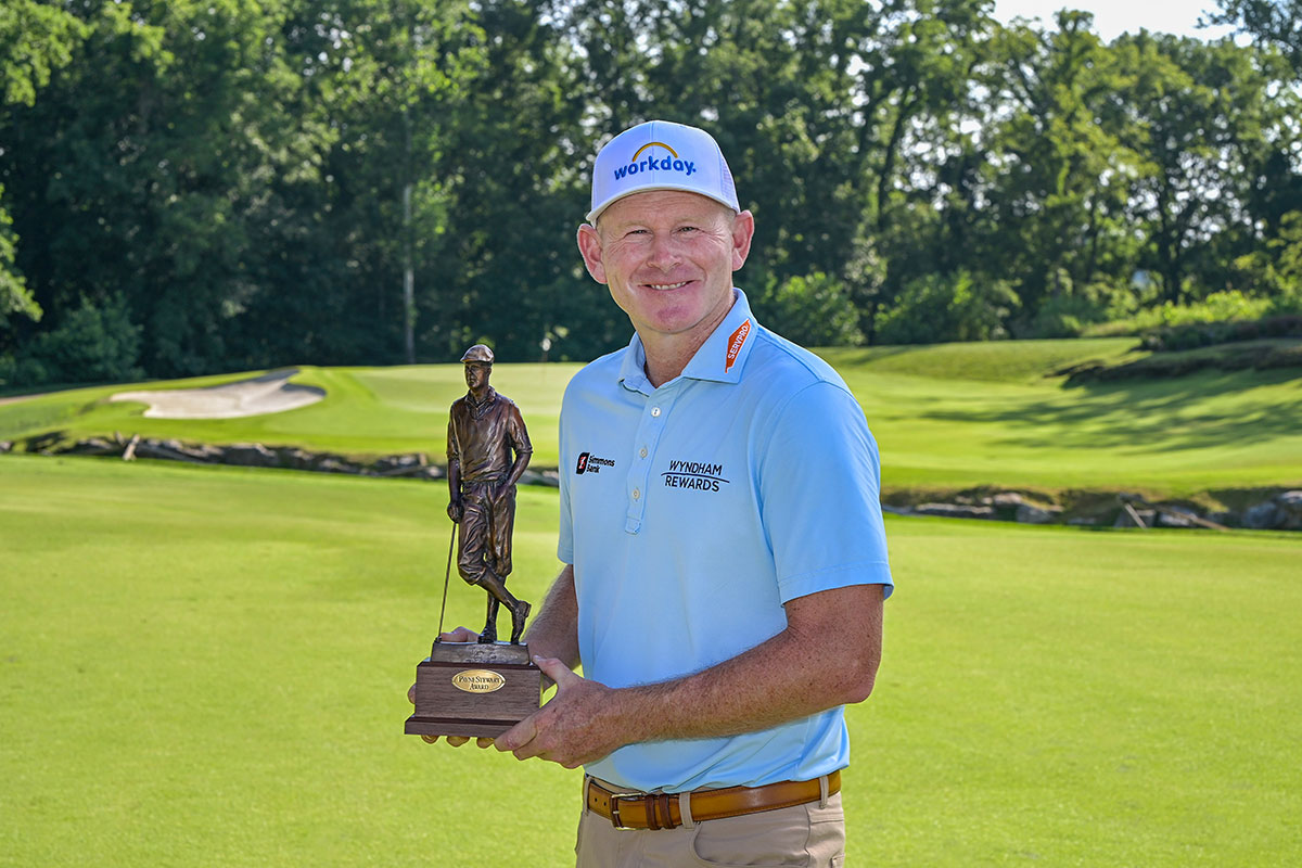 Brandt Snedeker with Payne Stewart Award trophy